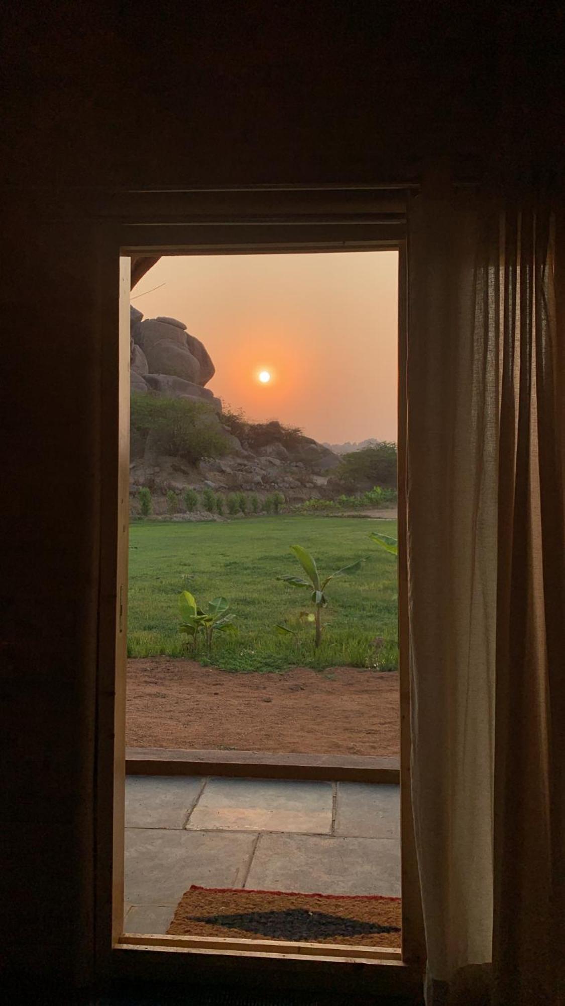 Tropical Hampi Hotel Luaran gambar
