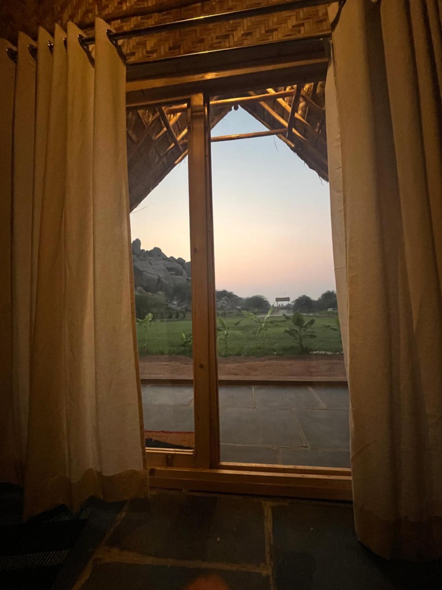 Tropical Hampi Hotel Luaran gambar