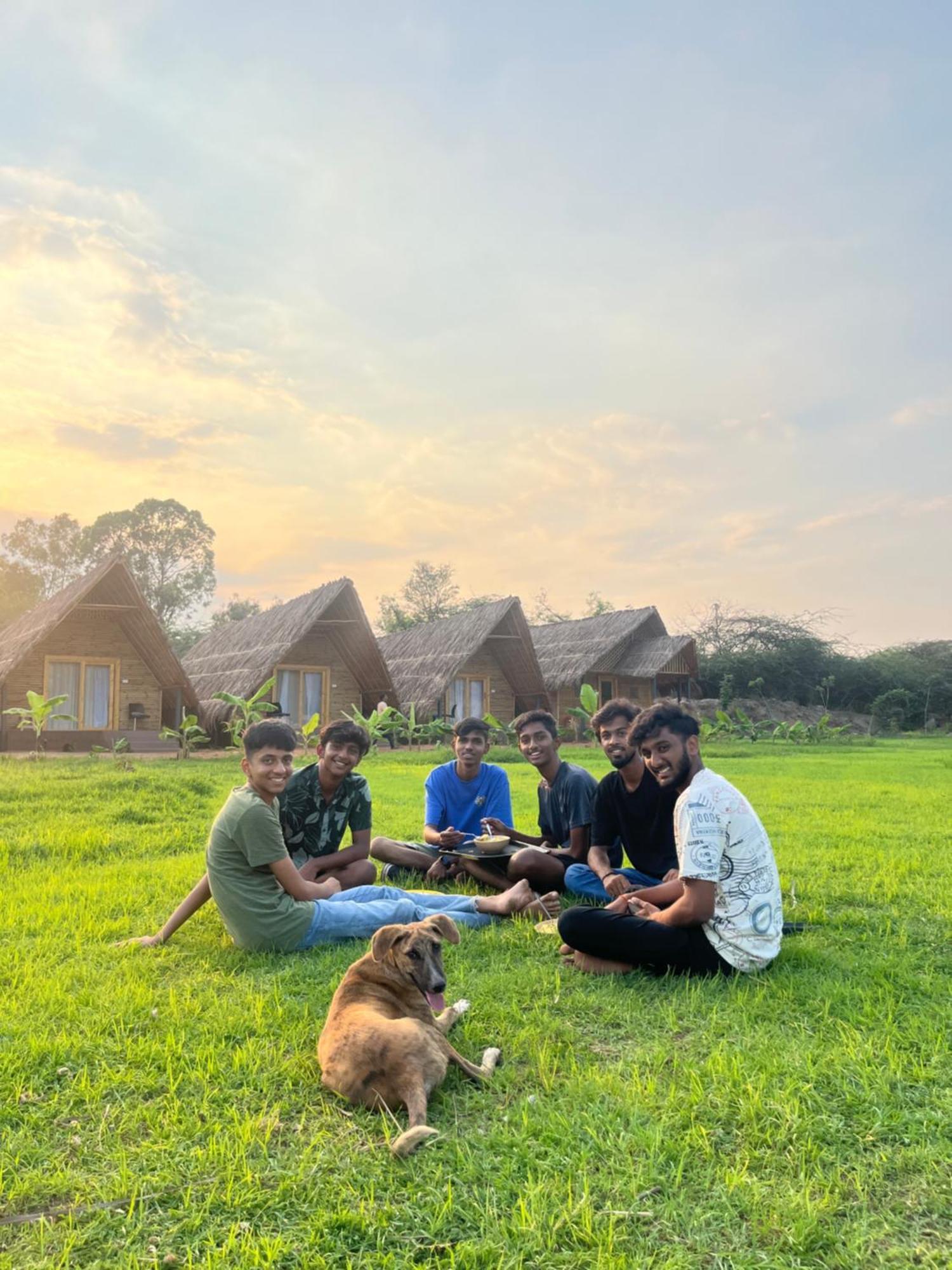 Tropical Hampi Hotel Luaran gambar