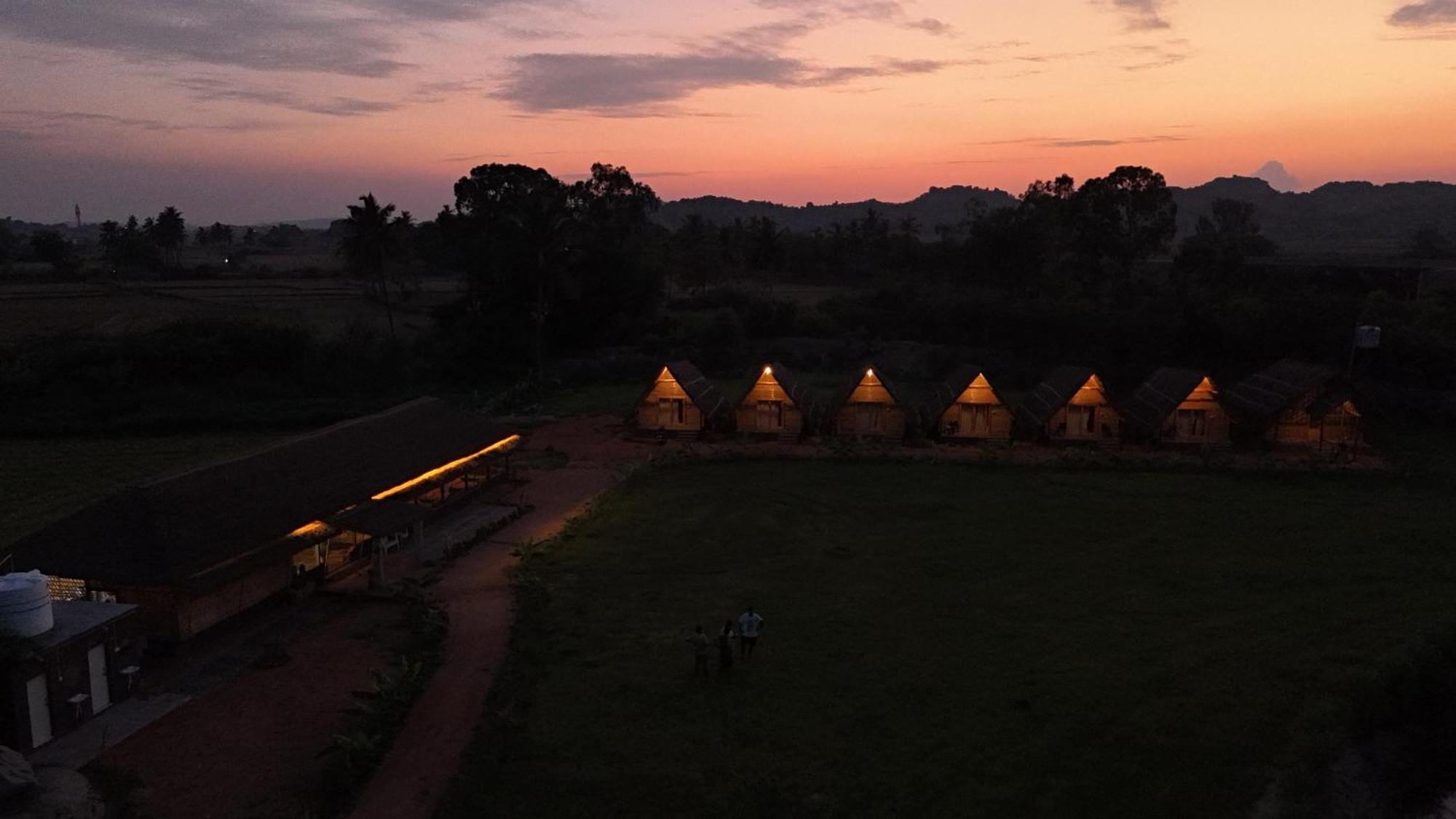 Tropical Hampi Hotel Luaran gambar