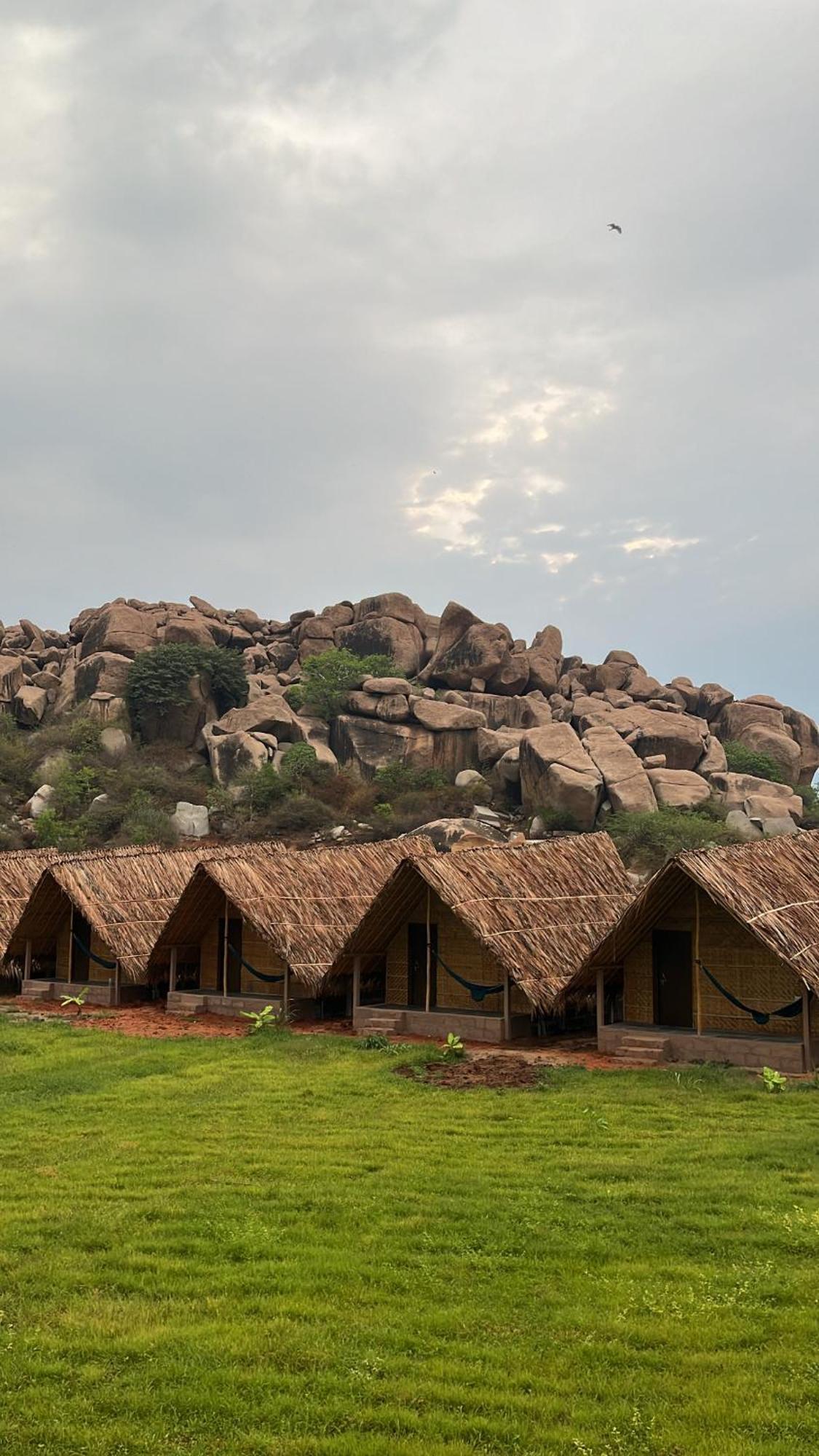 Tropical Hampi Hotel Luaran gambar