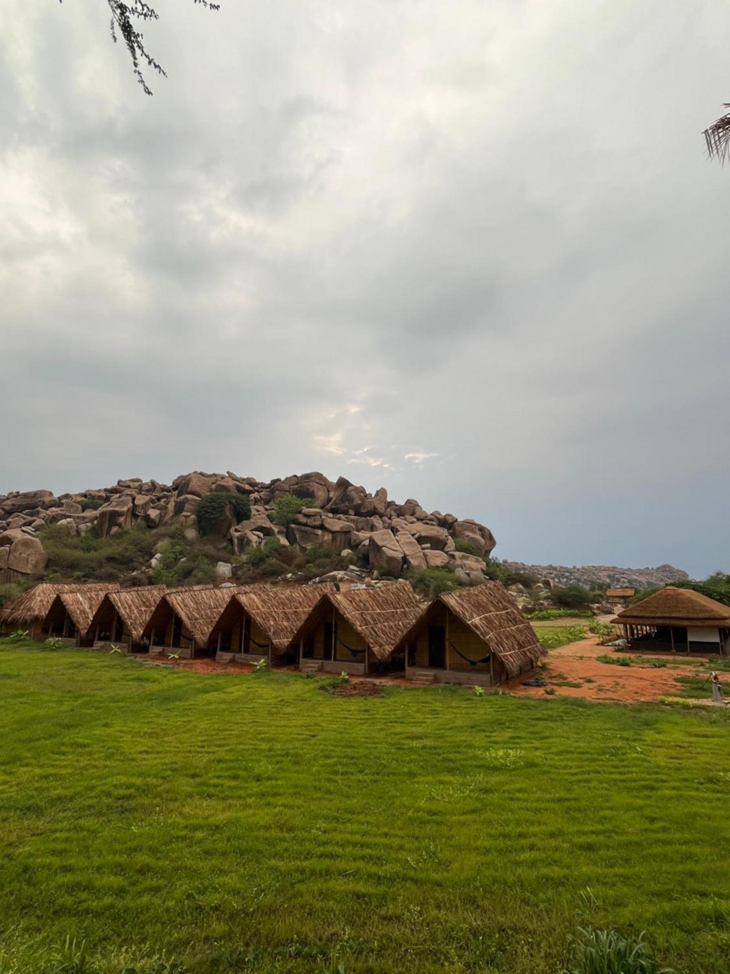 Tropical Hampi Hotel Luaran gambar