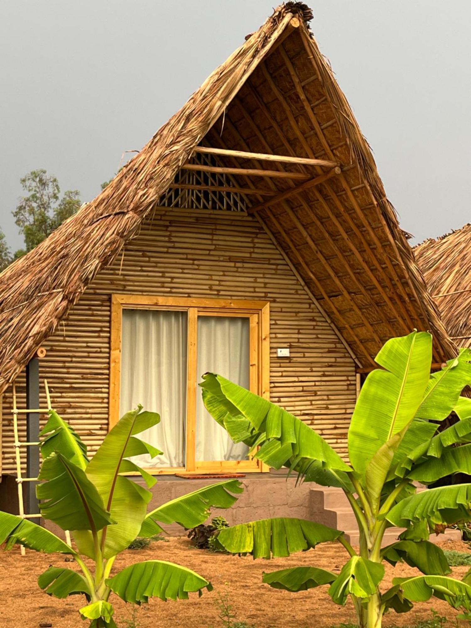 Tropical Hampi Hotel Luaran gambar