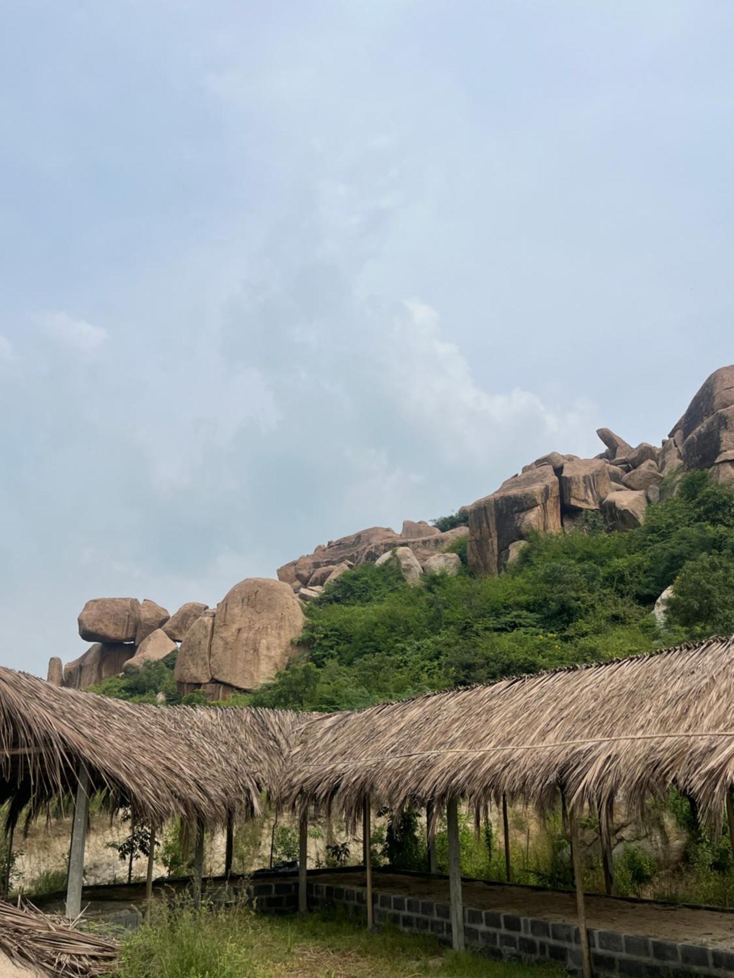 Tropical Hampi Hotel Luaran gambar